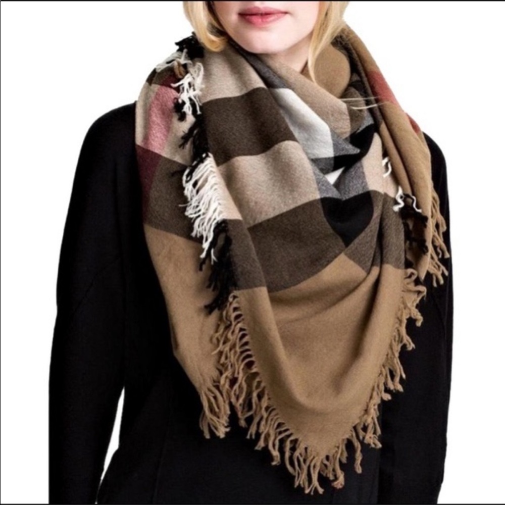 NWOT Burberry Fringe Scarf